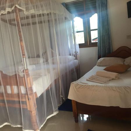 Damith Guest House Unawatuna Exteriör bild