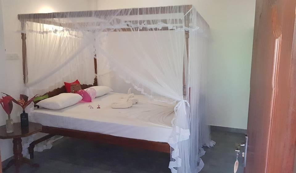 Damith Guest House Unawatuna Exteriör bild